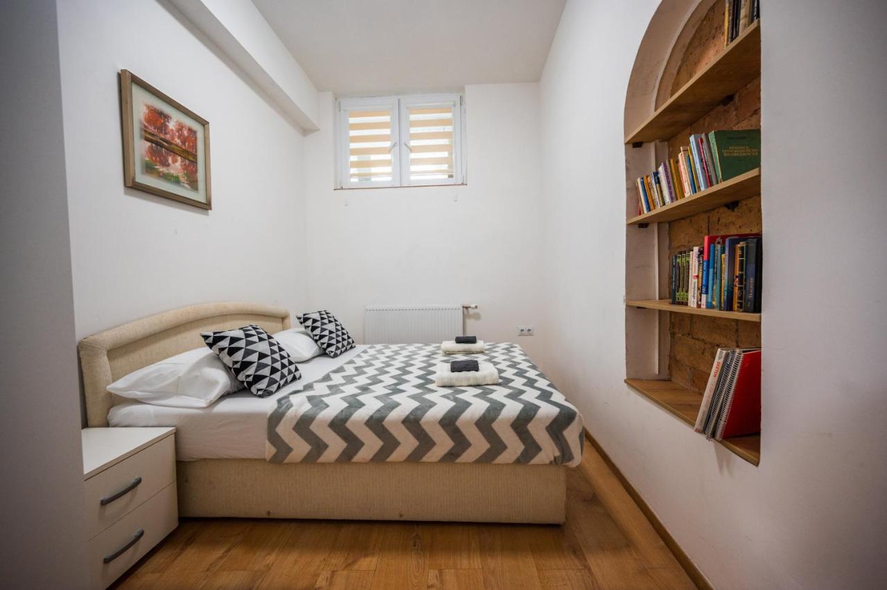 Spacious And Bright 2Bdr Apartment In The Old Town Sarajevo Exterior photo